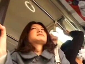 Oriental Schoolgirl give Cook Jerking in Public Bus