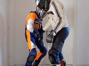Motard Cuir Gay porno et vidéos de sexe en haute qualité sur ...