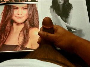 Gomez nuda selena Selena Gomez
