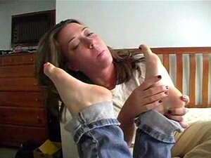 Lesbian Feet Mom - Lesbian Foot Spit Mom porn videos at Xecce.com