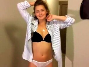 Kleine Brüste Porno Videos & Sex Filme auf Nacktepaare.com