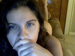 Legal Age Teenager rubbing her own mambos in livecam