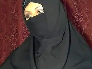 Adorable Muslim Housewife, Porn