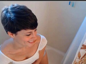 Tattooed babe with short hair masturbating on webcam